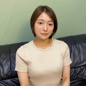 FC2-PPV-4584528 [不]「我再也受不了了///」与整洁的已婚男人发生外遇SEX☆性慾强烈的妻子☆Yumi，29岁在线观看