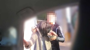 FC2-PPV-4596404 【私人】敏感老婆，虽然公婆被逼承担债务，却忘不了被赐予的快乐，虽然讨厌，第一次三人行却连射三次在线观看
