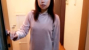 FC2-PPV-4605992 [个人] 一名妻子在她家门前的走廊上被吸进嘴里，带进屋里，用肉尿壶将阴道精液连续射入她的阴道，然后卖给她的丈夫。在线观看