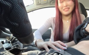 Ich habe eine schöne Frau mit großen Brüsten und Körbchengröße F gebeten, mir im Auto einen Handjob und einen Blowjob zu geben在线观看