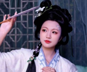 国风妹子素颜和化了妆还是有区别-深圳第一深情