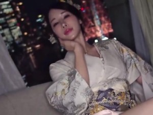 在東京鐵塔前品嚐巧克力肉棒-辛尤里