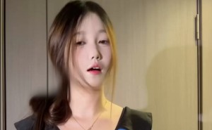 小甜姐儿的自摸警察情趣内衣诱惑，这小白嫩肌肤可真好