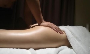 女性私密养生会所开宝马富姐被弄得鬼哭狼嚎