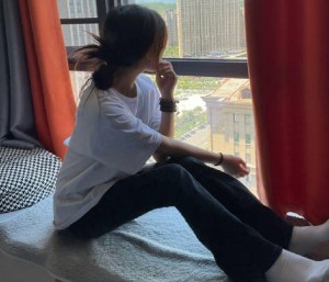 求女儿穿她闺蜜的包臀裙让她叫叔叔