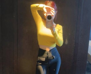 在姐姐儿子面前把半推半就的姐姐操了并且内射了亲姐姐