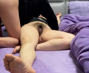 嫂子奶子被种草莓回不去只好天天跟我鬼混各种姿势猛干浪叫到嘶哑求饶