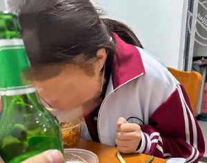 小可爱喷了好多拿下萝莉的第二次