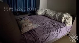 妈妈刚回为被我强行拉回房间把妈妈操到拍打床单嘴里一直说着不要